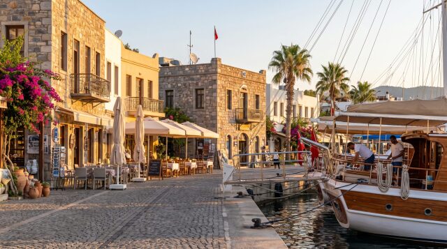 Bodrum’da İş İmkanları: Sezonluk ve Kalıcı Kariyer Fırsatları 
