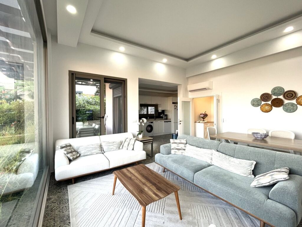 Akyarlar'da Havuzlu Sitede, Full Eşyalı, Manzalı,Tek Kat Villa - 12