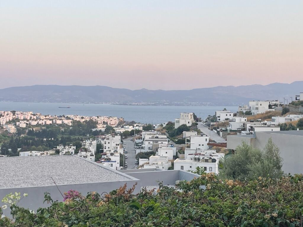 Akyarlar'da Havuzlu Sitede, Full Eşyalı, Manzalı,Tek Kat Villa - 5
