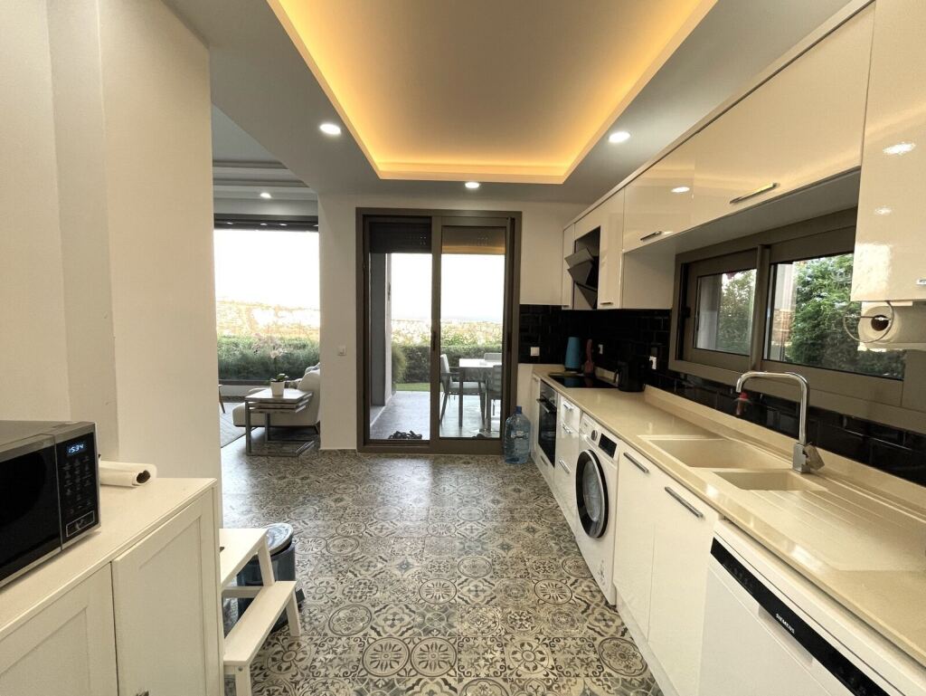 Akyarlar'da Havuzlu Sitede, Full Eşyalı, Manzalı,Tek Kat Villa - 15