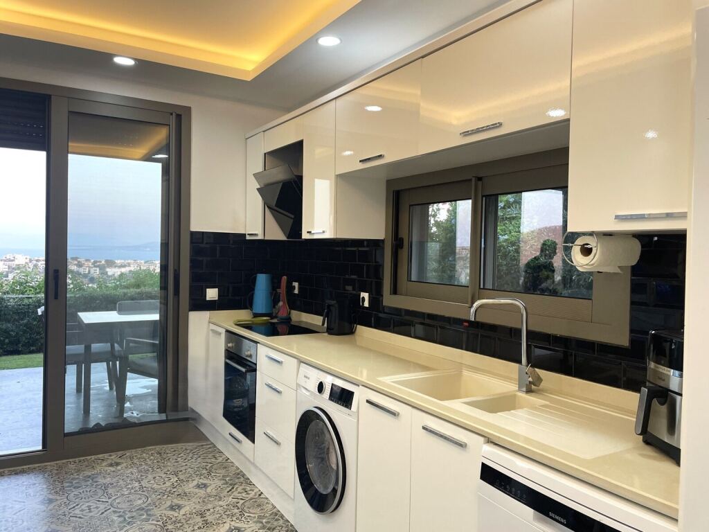 Akyarlar'da Havuzlu Sitede, Full Eşyalı, Manzalı,Tek Kat Villa - 17