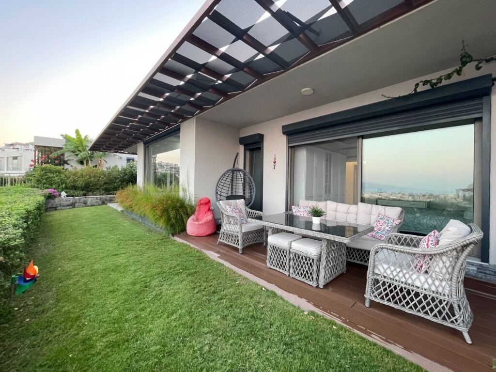 Akyarlar'da Havuzlu Sitede, Full Eşyalı, Manzalı,Tek Kat Villa - 3