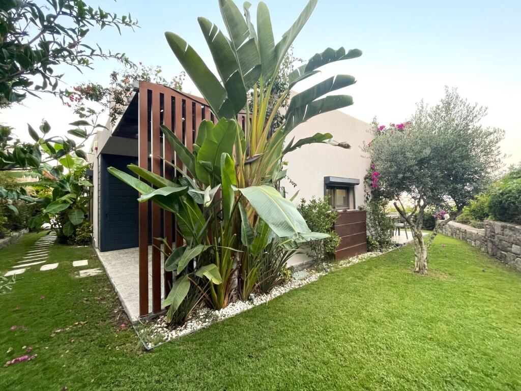 Akyarlar'da Havuzlu Sitede, Full Eşyalı, Manzalı,Tek Kat Villa - 1