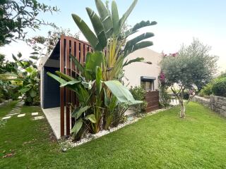 Akyarlar'da Havuzlu Sitede, Full Eşyalı, Manzalı,Tek Kat Villa