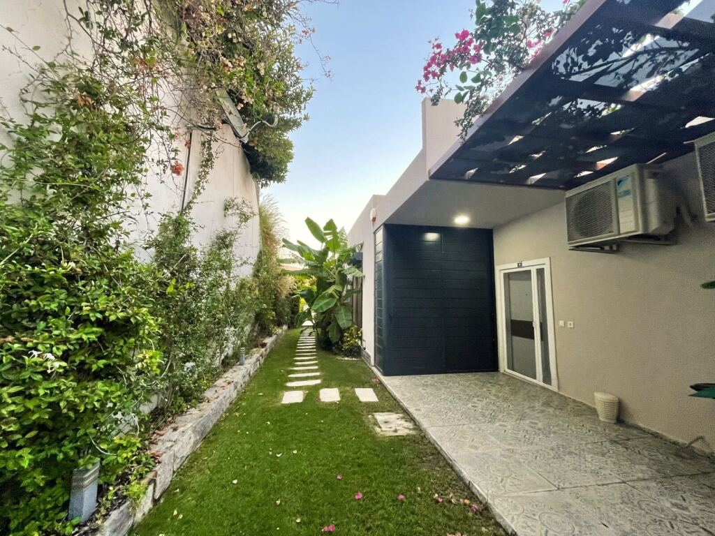 Akyarlar'da Havuzlu Sitede, Full Eşyalı, Manzalı,Tek Kat Villa - 8