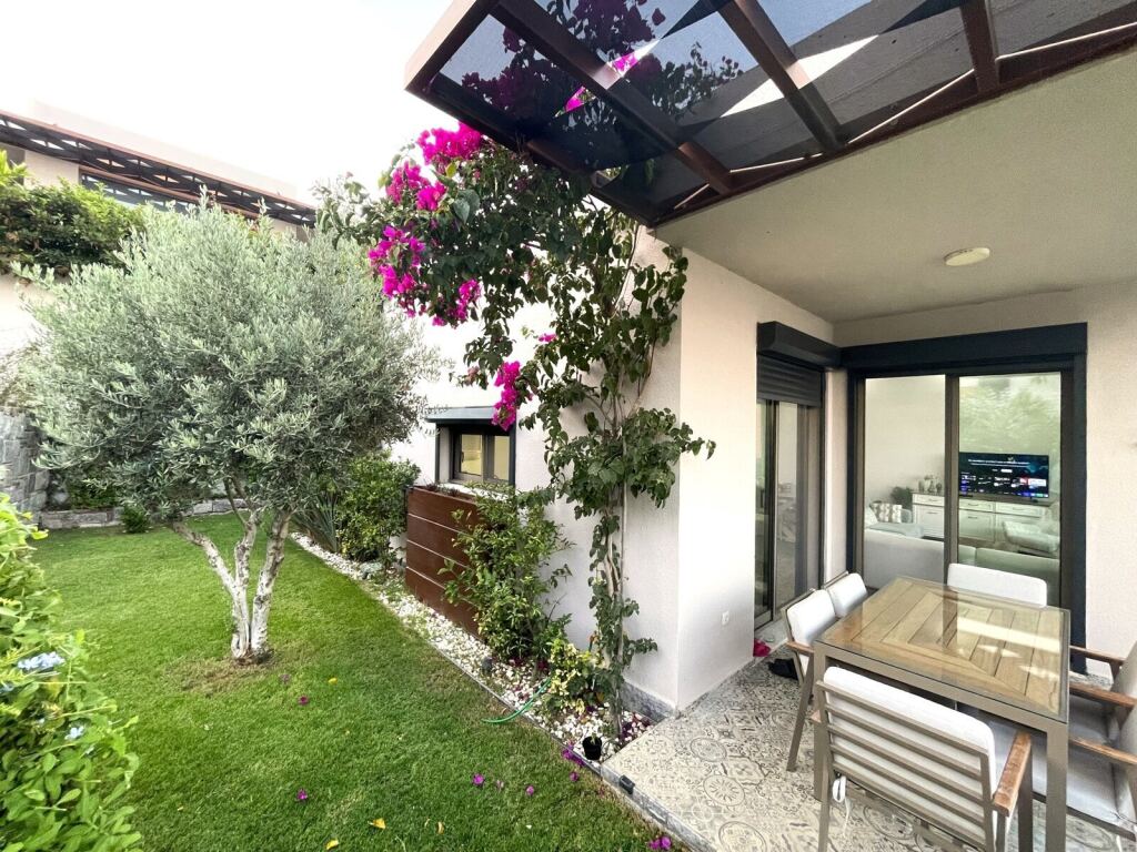 Akyarlar'da Havuzlu Sitede, Full Eşyalı, Manzalı,Tek Kat Villa - 7