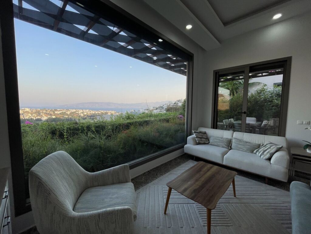 Akyarlar'da Havuzlu Sitede, Full Eşyalı, Manzalı,Tek Kat Villa - 9