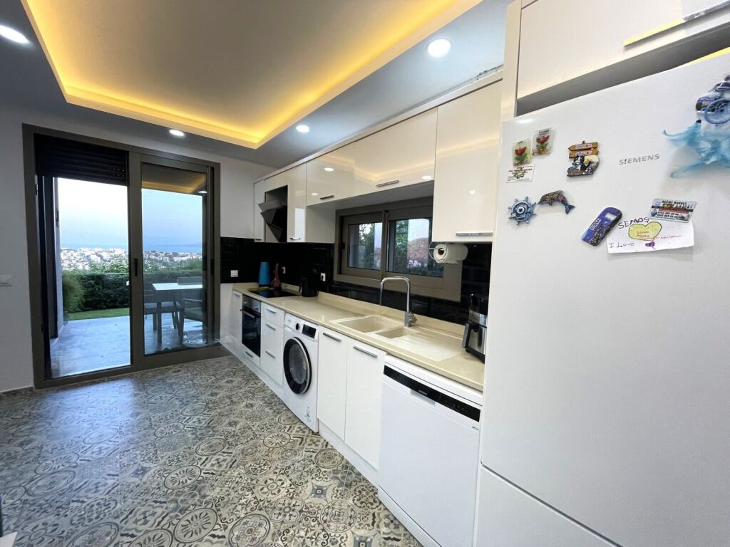 Akyarlar'da Havuzlu Sitede, Full Eşyalı, Manzalı,Tek Kat Villa - 16
