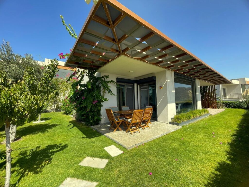 Bodrum Akyarlar'da,Donanımlı,İskanlı,Kos Manzaralı Tek Kat Villa - 1