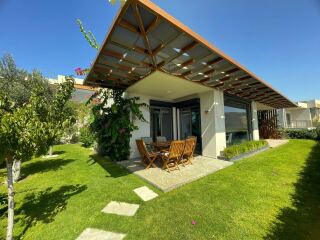 Bodrum Akyarlar'da,Donanımlı,İskanlı,Kos Manzaralı Tek Kat Villa