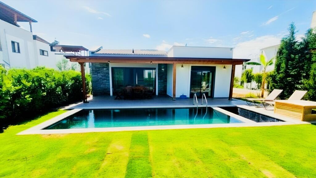 YALIKAVAK MARİNAYA YÜRÜME MESAFESİNDE TEK KATLI EŞYALI VİLLA - 2