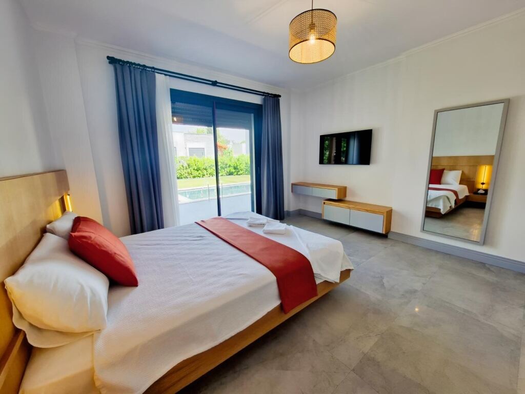 YALIKAVAK MARİNAYA YÜRÜME MESAFESİNDE TEK KATLI EŞYALI VİLLA - 11