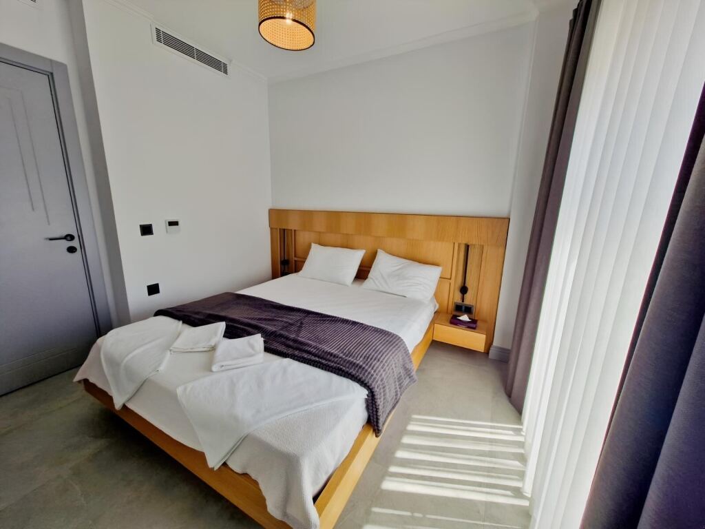 YALIKAVAK MARİNAYA YÜRÜME MESAFESİNDE TEK KATLI EŞYALI VİLLA - 17