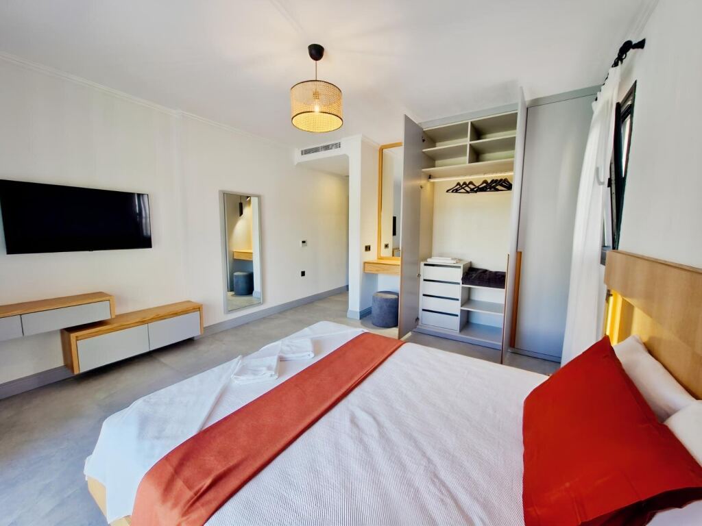 YALIKAVAK MARİNAYA YÜRÜME MESAFESİNDE TEK KATLI EŞYALI VİLLA - 12