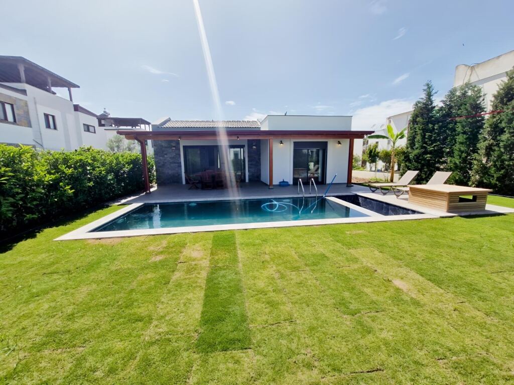 YALIKAVAK MARİNAYA YÜRÜME MESAFESİNDE TEK KATLI EŞYALI VİLLA - 1