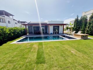 YALIKAVAK MARİNAYA YÜRÜME MESAFESİNDE TEK KATLI EŞYALI VİLLA