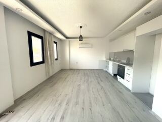 Akyarlar'da Eşyasız,Yıllık Kiralık 1+1 Daire