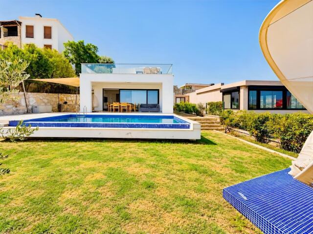 BİTEZDE KONUMU,MANZARASI VE YAŞAM ALANI İLE ÖNE ÇIKAN 4+1 VİLLA