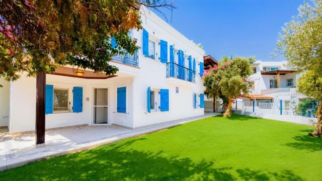 DENİZ VE KALE MANZARALI 5+1 ZAMANSIZ BİR BODRUM EVİ