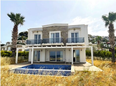 Gümüşlük'te Deniz Kenarı Özel Havuzlu Müstakil Villa