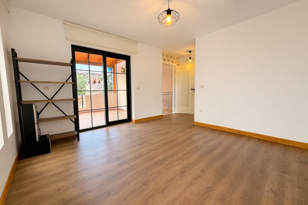 Bitez’in En Güzel Noktasında Özel Havuzlu 5+2 Site İçi Taş Villa - 10