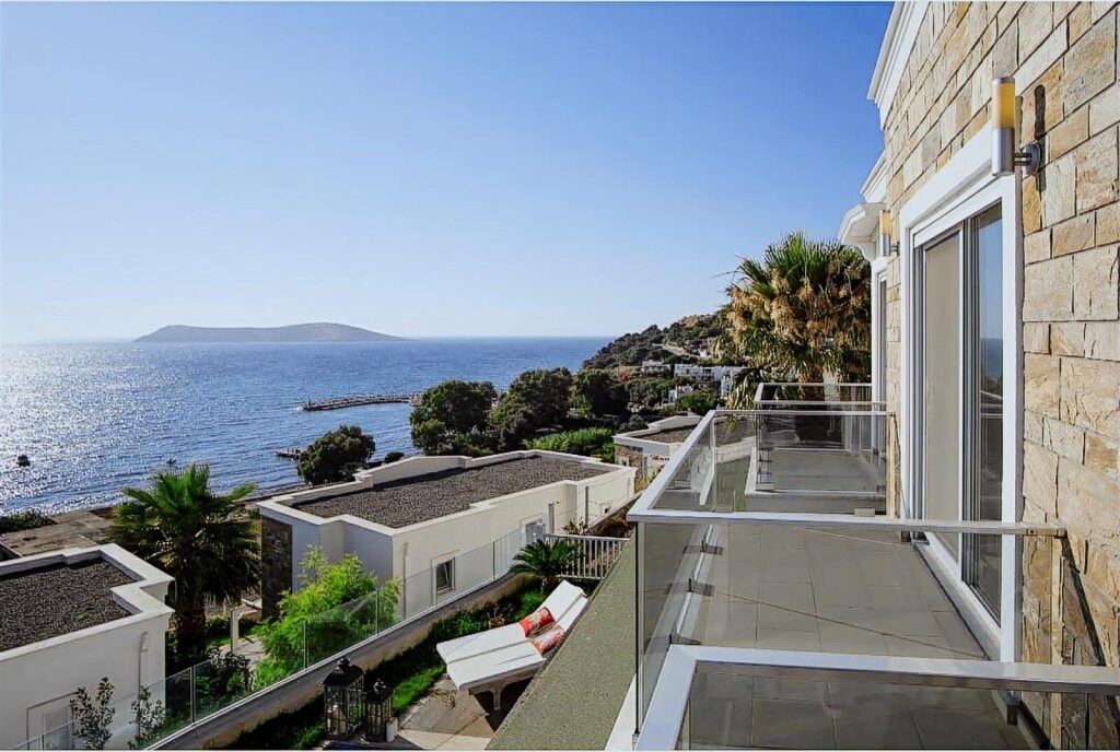 GÜMÜŞLÜK'TE KAPALI GARAJLI,MANZARALI EŞYALI YILLIK VİLLA - 17