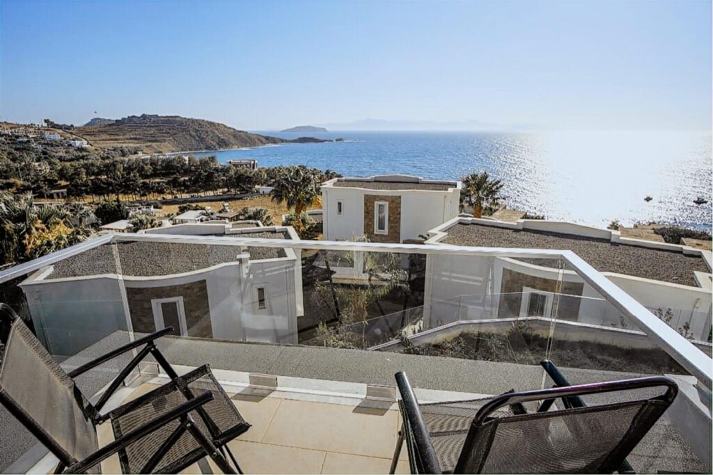 GÜMÜŞLÜK'TE KAPALI GARAJLI,MANZARALI EŞYALI YILLIK VİLLA - 2