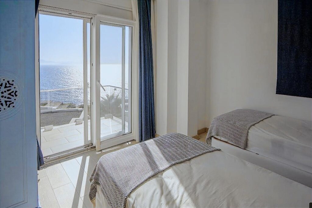 GÜMÜŞLÜK'TE KAPALI GARAJLI,MANZARALI EŞYALI YILLIK VİLLA - 13