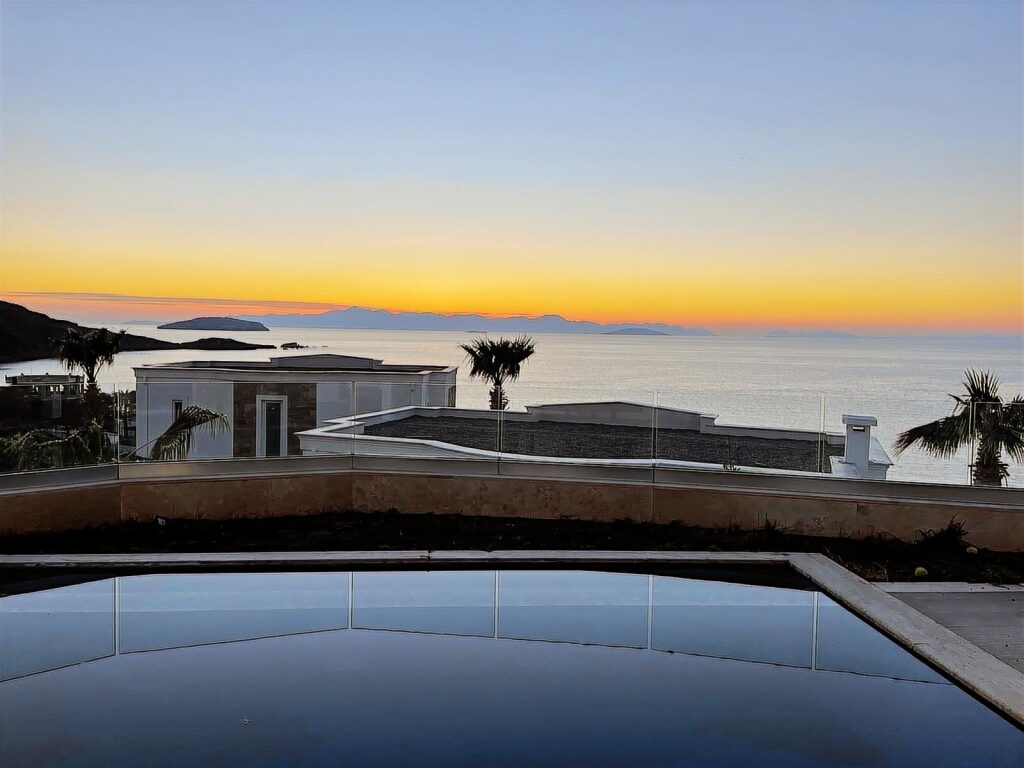 GÜMÜŞLÜK'TE KAPALI GARAJLI,MANZARALI EŞYALI YILLIK VİLLA - 18