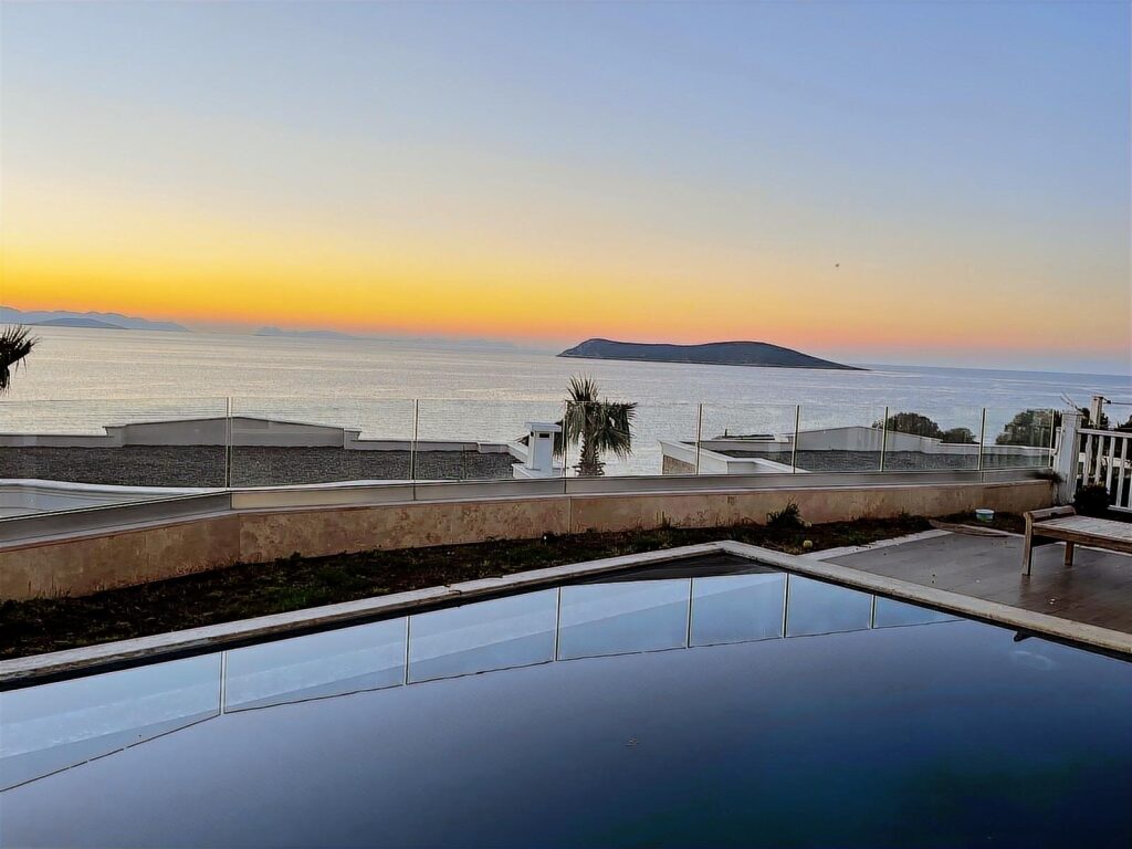 GÜMÜŞLÜK'TE KAPALI GARAJLI,MANZARALI EŞYALI YILLIK VİLLA - 19