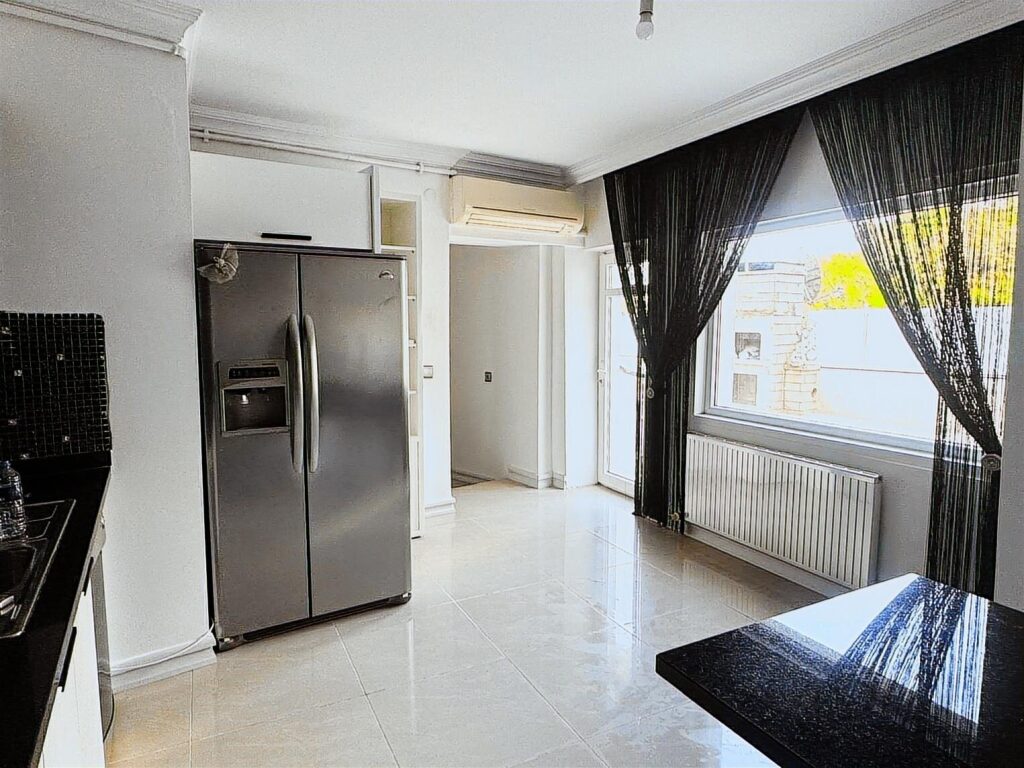 6+3 HAVUZLU OTOPARKLI MUHTEŞEM BOĞAZ VE KÖPRÜ MANZARALI VİLLA - 9