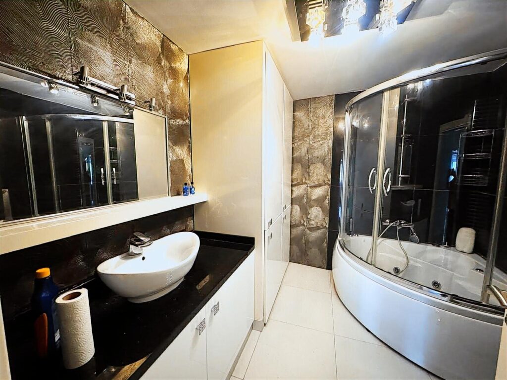 6+3 HAVUZLU OTOPARKLI MUHTEŞEM BOĞAZ VE KÖPRÜ MANZARALI VİLLA - 14