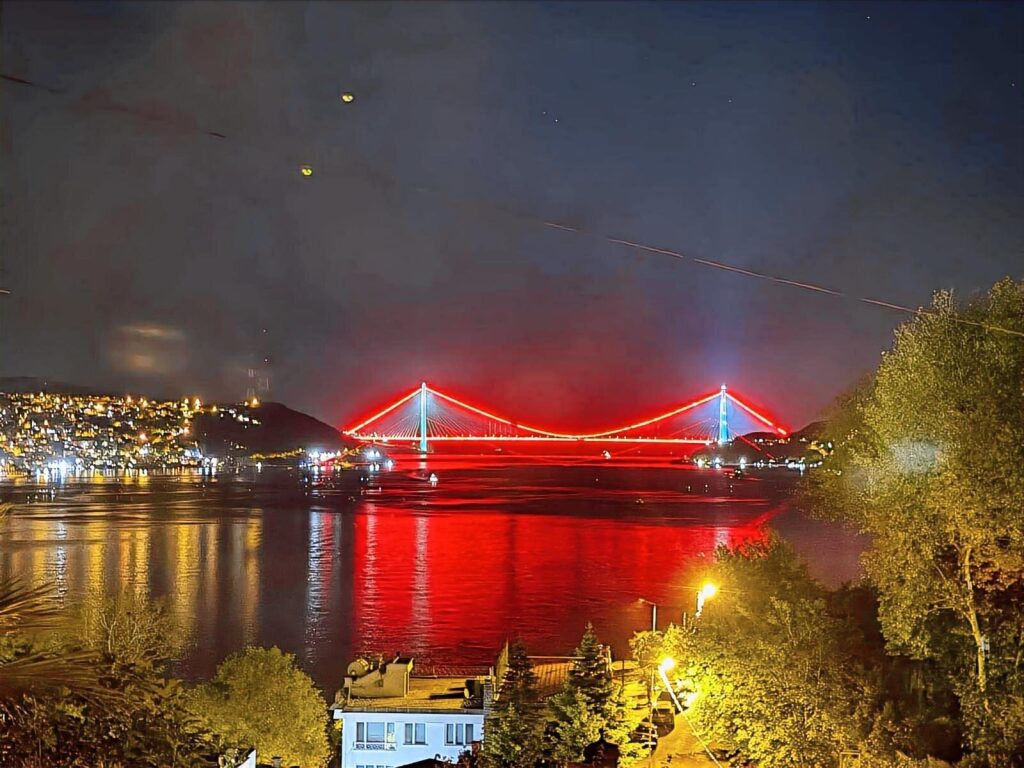 6+3 HAVUZLU OTOPARKLI MUHTEŞEM BOĞAZ VE KÖPRÜ MANZARALI VİLLA - 6