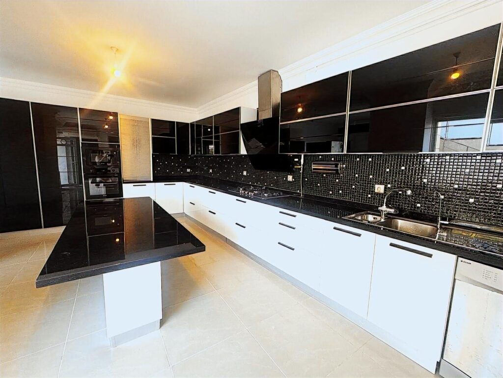 6+3 HAVUZLU OTOPARKLI MUHTEŞEM BOĞAZ VE KÖPRÜ MANZARALI VİLLA - 5