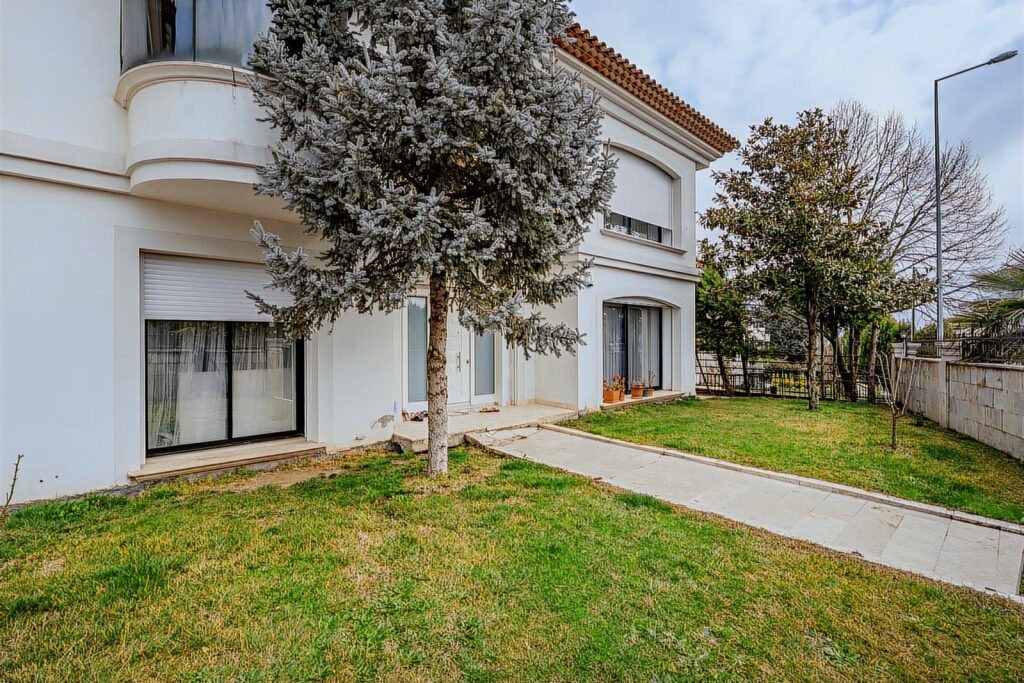 ÇAMLICA'NIN EŞŞİZ LOKASYONUNDA SATILIK 3 ADET VİLLA - 7