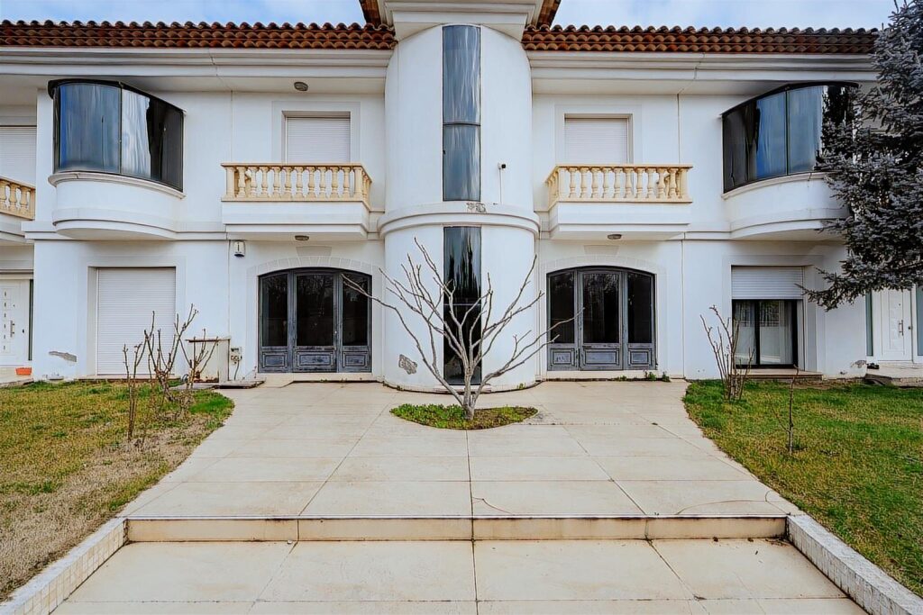 ÇAMLICA'NIN EŞŞİZ LOKASYONUNDA SATILIK 3 ADET VİLLA - 4