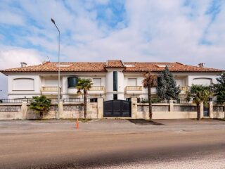 ÇAMLICA'NIN EŞŞİZ LOKASYONUNDA SATILIK 3 ADET VİLLA