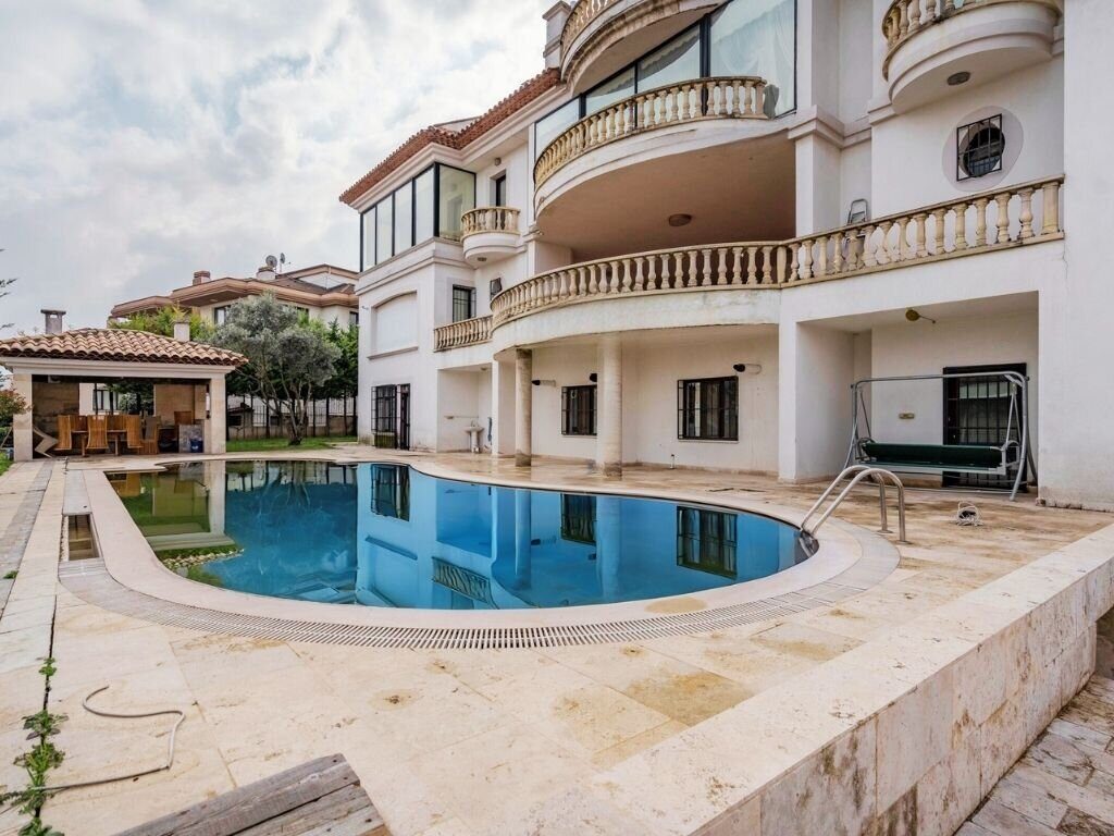 ÇAMLICA'NIN EŞŞİZ LOKASYONUNDA SATILIK 3 ADET VİLLA - 2