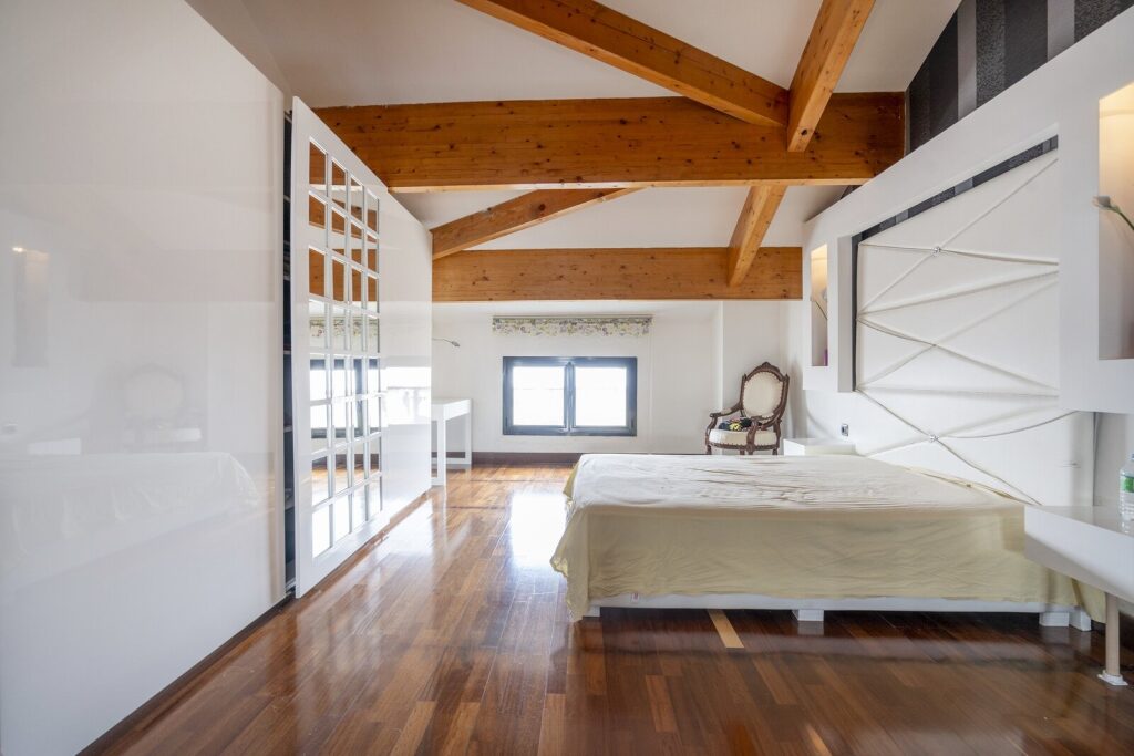 ÇAMLICA'NIN EŞŞİZ LOKASYONUNDA SATILIK 3 ADET VİLLA - 13