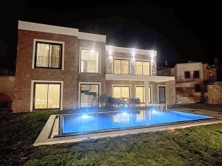 YAHŞİ'nin EN NEZİH LOKASYONUNDA LÜKS MÜSTAKİL VİLLA