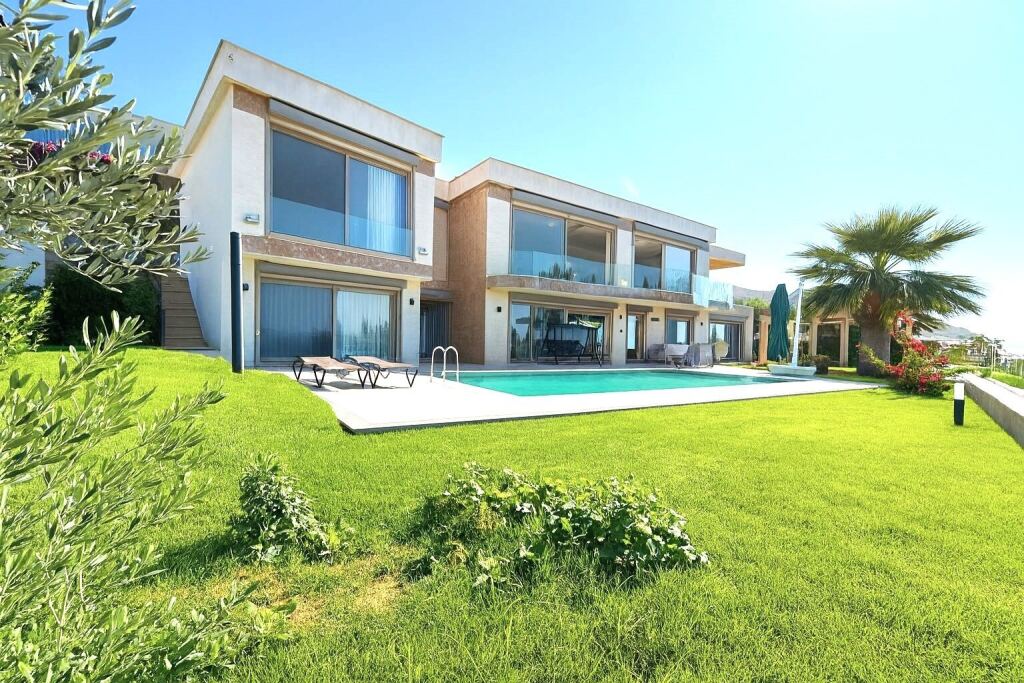Muhteşem Manzaralı, Özel Havuzlu,Otoparklı,300m2 Villa - 2