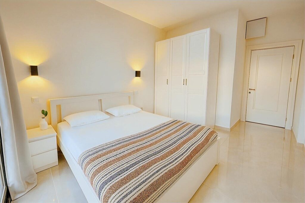 Havuzlu, Otoparklı, Muhteşem Manzaralı Sitede, Full Yapılı Daire - 9