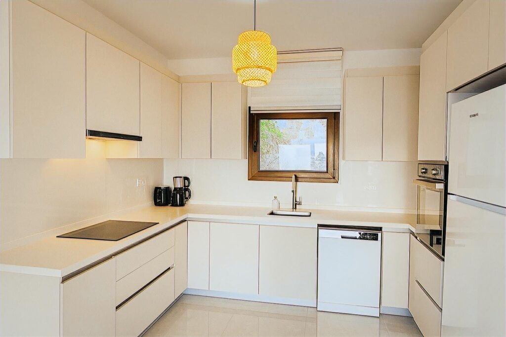 Havuzlu, Otoparklı, Muhteşem Manzaralı Sitede, Full Yapılı Daire - 8