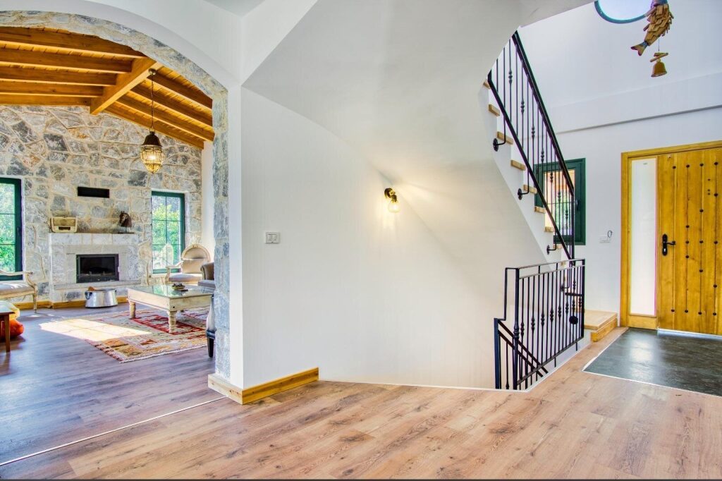 Bitez Köyiçinde Site İçi Taş Villa, Özel Havuzlu 5+2 Tripleks - 12