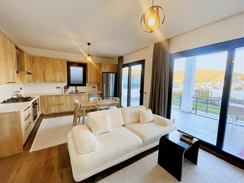 Akyarlar'da, 4+2,Masrafsız,Bahçeli,Yeni Tripleks Villa - 13