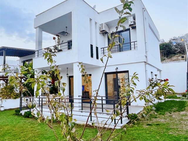 Akyarlar'da, 4+2,Masrafsız,Bahçeli,Yeni Tripleks Villa