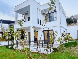Akyarlar'da, 4+2,Masrafsız,Bahçeli,Yeni Tripleks Villa