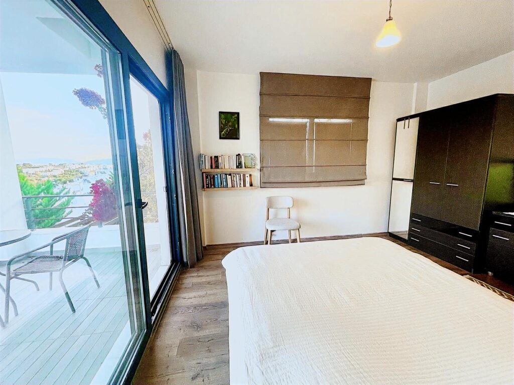 Akyarlar'da, 4+2,Masrafsız,Bahçeli,Yeni Tripleks Villa - 20