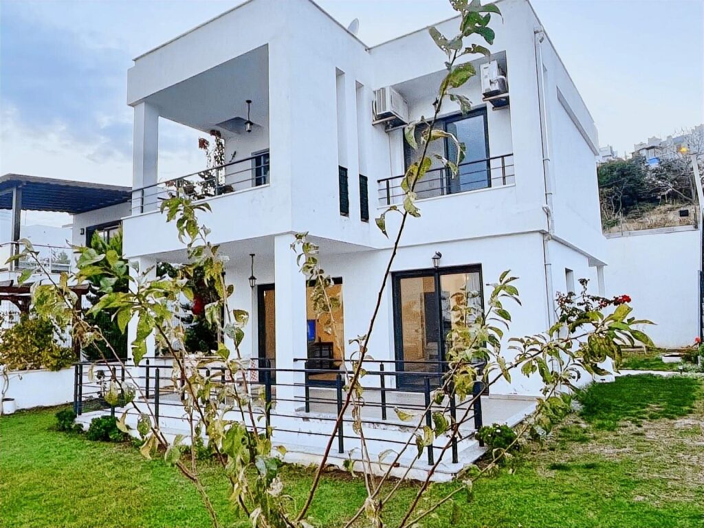 Akyarlar'da, 4+2,Masrafsız,Bahçeli,Yeni Tripleks Villa - 1