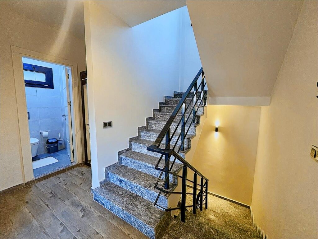Akyarlar'da, 4+2,Masrafsız,Bahçeli,Yeni Tripleks Villa - 29